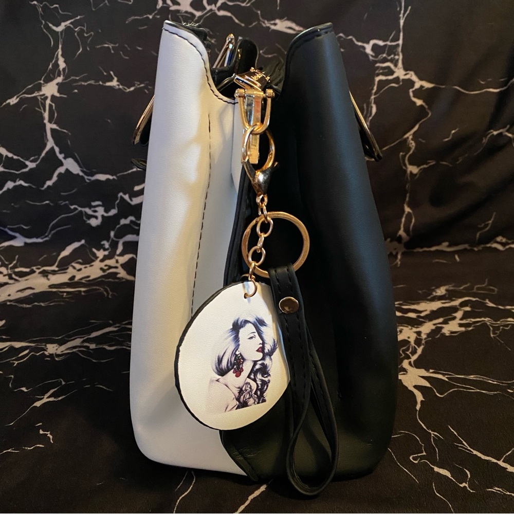 👜 Fashion City Girl Pleather Handbag - Picture 4 of 10